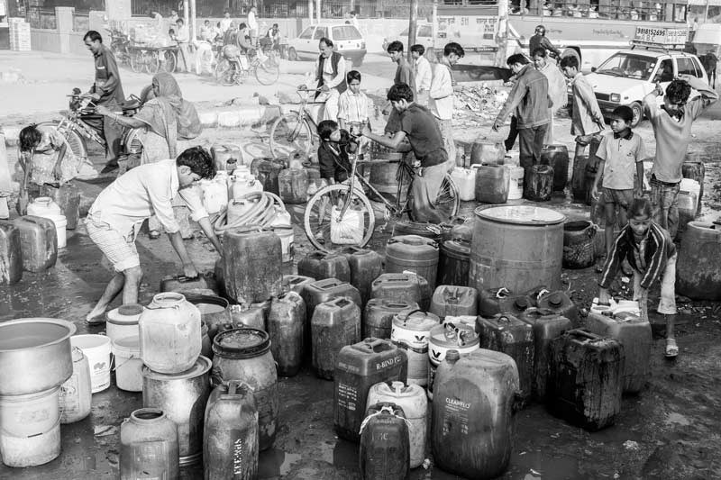 Traffic chaos and risk on a main road after departure of the water tanker in South-East District, National Capital Territory of Delhi